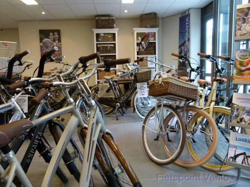 Nieuwe fietsen in de winkel van Fietspoint Venlo