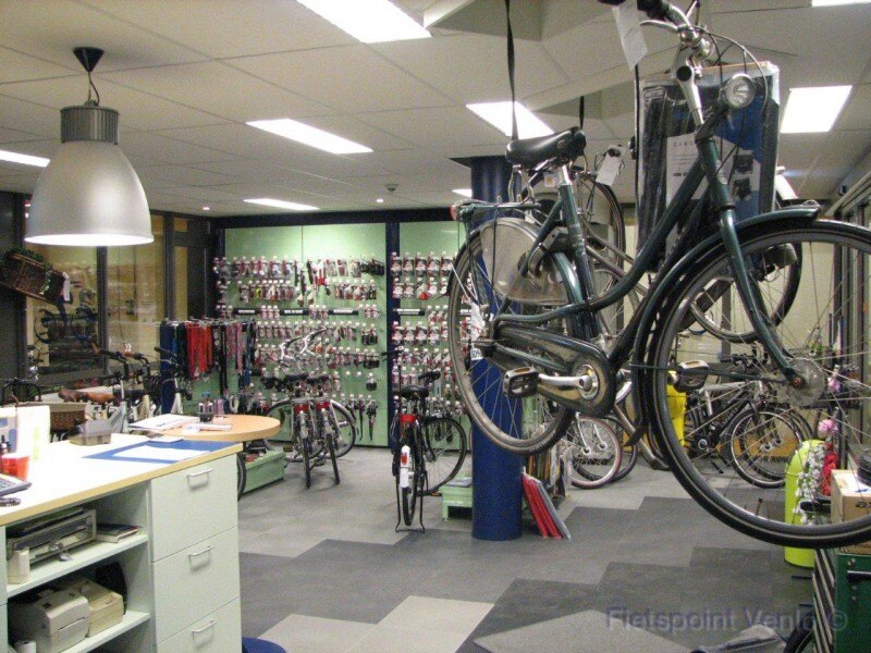 De werkplaats en toonbank van Fietspoint Venlo